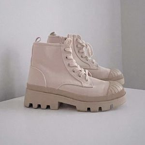 Lace Up Sneaker Boots | 8.5 | Universal Thread